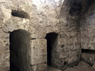 Bitlis Kalesi'nde Osmanlı Dönemine Ait Mezar Bulundu