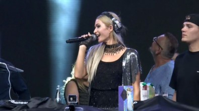 Paris Hilton Türk kahvaltısına hayran kaldı