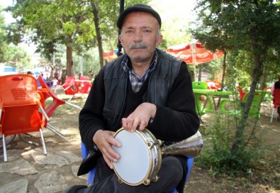 Tek Eliyle, Tek Kişilik Dev Orkestra