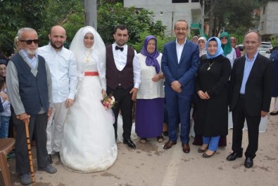Vali Yavuz'dan Takipçisinin Düğününe Sürpriz
