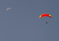 DIKILITAŞ - Başkent'te Yamaçsız Yamaç Paraşütü