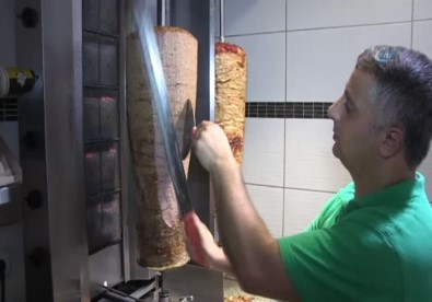 Berlin'deki Türk Dönerciden Örnek Hareket