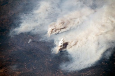 California'nın Büyük Felaketi Uydudan Fotoğraflandı