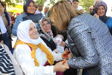 Fatma Şahin Hacı Adaylarını Uğurladı