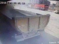 HAFRİYAT KAMYONU - Hafriyat kamyonu dehşeti kamerada!