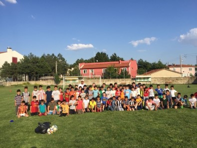 Şuhut'ta Minik Yıldızlar Yetişmeye Devam Ediyor