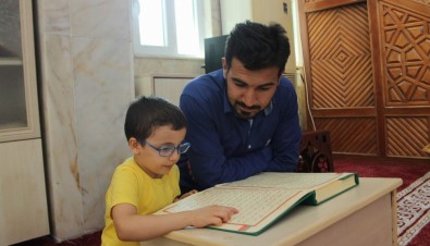 5 Yaşında Kur'an Okumayı Öğrendi