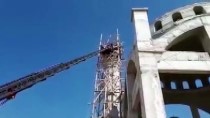 Denizli'de Minareden Düşen İşçi Yaralandı