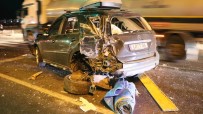 Üç Aracın Karıştığı Kazada Otomobil Hurdaya Döndü