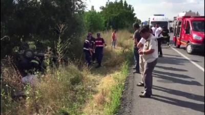 Afyonkarahisar'da Otomobil Şarampole Devrildi Açıklaması 2 Ölü, 3 Yaralı