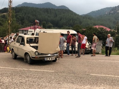 Andırın'da Trafik Kazası Açıklaması 3 Yaralı
