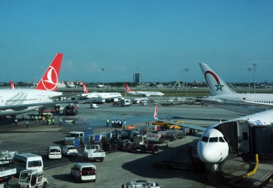 Atatürk Havalimanı'nda İki Uçak Çarpıştı