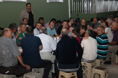 Başkan Özaltun, Akşam Mahalle Sakinleriyle Sabah Esnafla Bir Araya Geldi