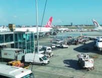 YOLCU UÇAĞI - Atatürk Havalimanı'nda kaza: THY uçağına çarptı