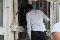 AYAKKABI TAMİRCİSİ - İş Yerinde Bıçaklı Saldırıya Uğrayan Ayakkabı Tamircisi Ağır Yaralandı