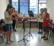 ÇILINGIR - Tatillerini Keman Öğrenerek Değerlendiriyorlar