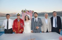 YıLMAZ ŞIMŞEK - Türkiye'nin En Büyük Gölü Ve Feribotunda Nikah Töreni Yapıldı