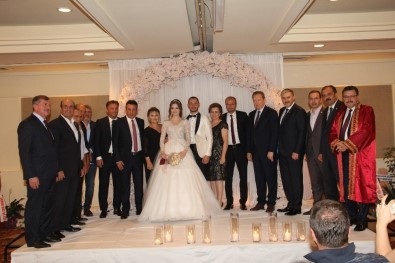 Hekimoğlu'nun Nikahı Spor, Sanat, Siyaset Ve İş Dünyasını Bir Araya Getirdi
