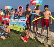 Mersin'de Çocuklar 'Ekran' Başlarından Yüzerek Uzaklaşıyor