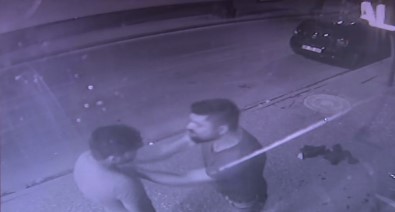 Sinirini Dükkandan Çıkardı