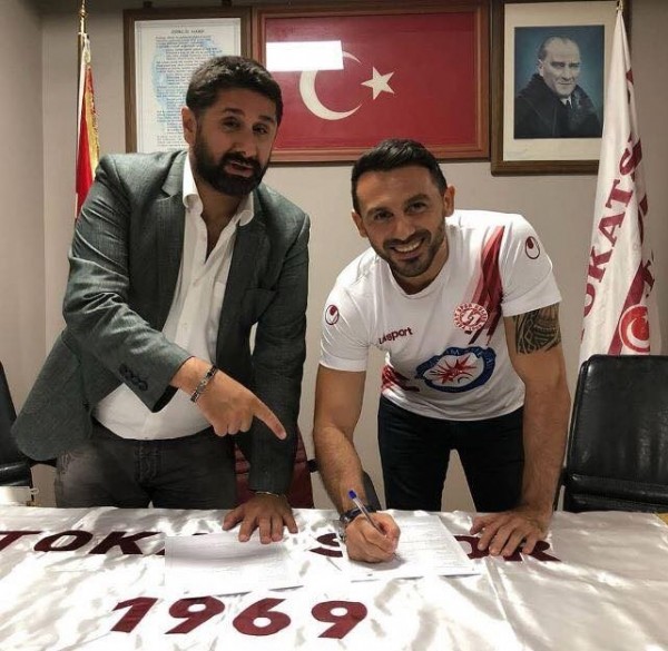 Ahmet Dursun'dan dikkat çeken imza