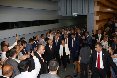 ATO Congresium'da Sunay Akın'dan 'Bir Cumhuriyet Hikayesi'