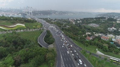 İstanbul'da Okula Uyumun İlk Gününde Oluşan Trafik Yoğunluğu Havadan Görüntülendi