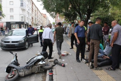 Karaman'da Otomobille Elektrikli Bisikletler Çarpıştı Açıklaması 3 Yaralı