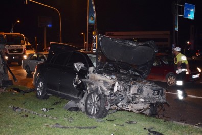 Kırmızı Işık İhlali Kazaya Neden Oldu Açıklaması 3 Yaralı