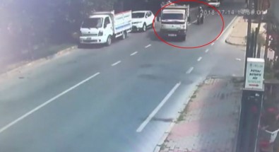 Motosikletli Çiftin Yaşadığı Feci Kaza Kamerada