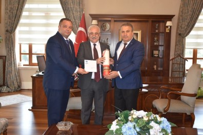 Vali Güvençer'e Kırmızı Dipli Mumla Yağlı Güreş Festivali Daveti