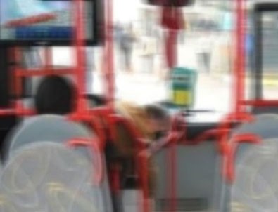 Otobüsteki genç kızların kabusu oldu! Tacizci durmak bilmedi