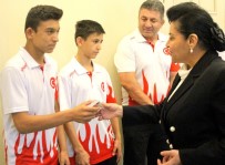 ABDULLAH AKDAĞ - Vali Civelek, Balkan Şampiyonlarını Ödüllendirdi