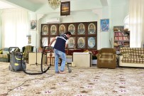 EHLIBEYT - Zeynel Abidin Türbesi'nde Temizlik Çalışması Yapıldı
