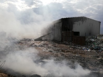 Karaman'da Katı Atık Ayrıştırma Tesisindeki Çöpler Yandı