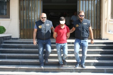 Tarsus'ta Terör Örgütü Propagandası Yapan 2 Kişi Tutuklandı