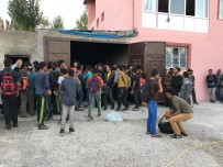 KAÇAK GÖÇMEN - Van'da Bir Garajda 244 Kaçak Göçmen Yakalandı