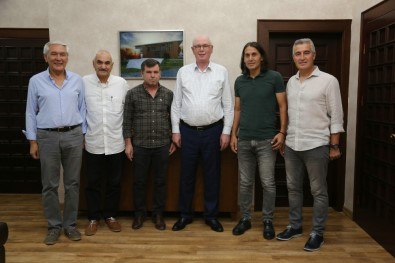 Başkan Kurt, Eskişehirspor Altyapı Yöneticileri İle Birlikte