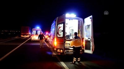 GÜNCELLEME - Polis Refakatindeki Düzensiz Göçmenleri Taşıyan Otobüs Devrildi Açıklaması 41 Yaralı