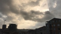 İLGİNÇ GÖRÜNTÜ - İstanbul'da Beklenen Yağış Etkisini Göstermeye Başladı