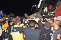 Sınır Dışı Edilecek Mültecileri Taşıyan Otobüs Devrildi Açıklaması 17'Si Polis 41 Yaralı