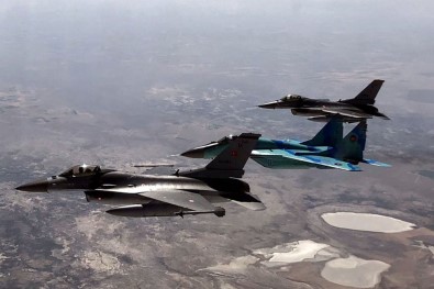 Türk Ve Azeri Savaş Uçaklarından Ortak Uçuş