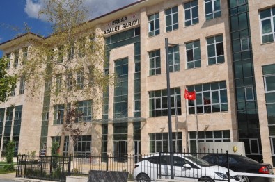 14 Yaşındaki Kız Hamile Çıktı, 3 Kişi Tutuklandı