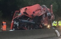 LYON - Çaldığı İtfaiye Aracı İle Ölüme Gitti