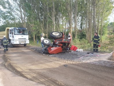 Hatalı Sollama Yapan Kamyonla Traktör Çarpıştı Açıklaması 1 Yaralı