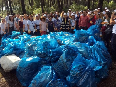 Ataşehir'de Dakikalar İçerisinde Tonlarca Çöp Toplandı