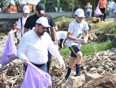 Başkan Gençlerle Çöp Topladı