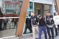 DİZÜSTÜ BİLGİSAYAR - Cezaevi Firarisi Suç Makinesi Çaldıklarını Satarken Yakalandı