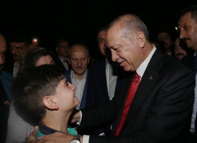 Cumhurbaşkanı Erdoğan'dan Zeytinburnu Sahilindeki Vatandaşlara Sürpriz Ziyaret