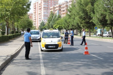 Diyarbakır'da Ticari Taksiler Denetleniyor